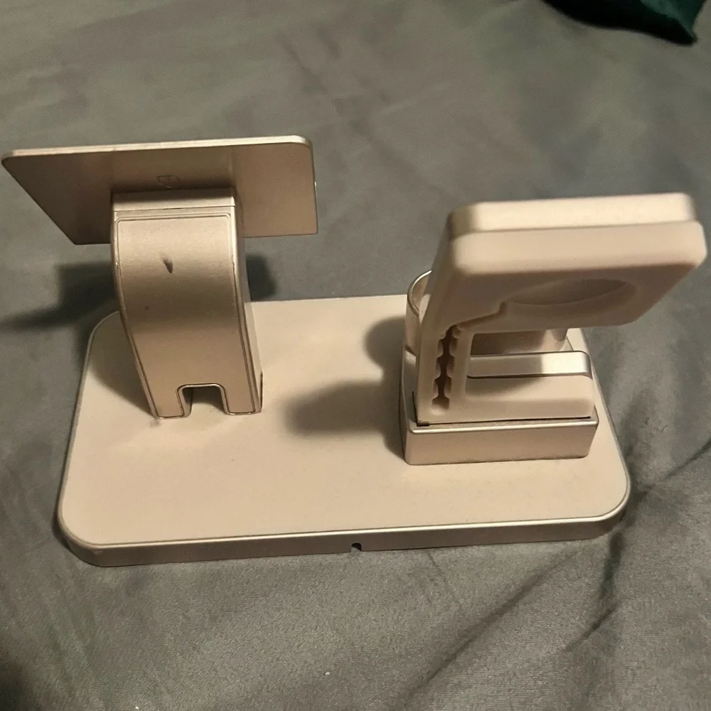 Rose Gold Multi-Device Charging Stand for Apple devices